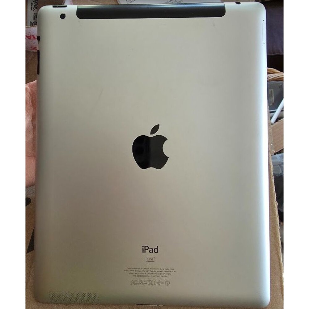Apple iPad 2 A1396 32 GB, Wi-Fi + 3G, 9.7 in - Silver Untested No Cord